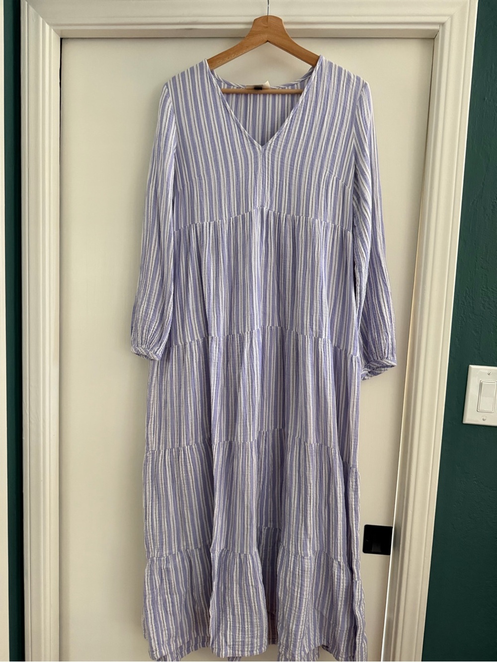 Women's blue & White Striped V-Neck Tiered Maxi Dress universal thread size M